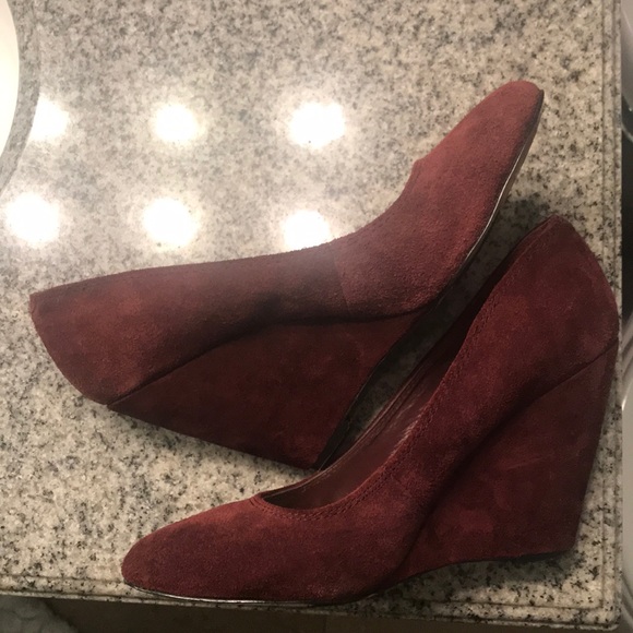 Jessica Simpson Suede Wedge Heel - Picture 6 of 8